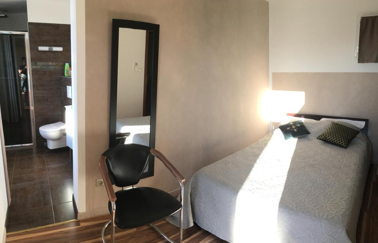 Zilia Casa Basgiu, Chambres Avec Balcon Et Table D'Hotes المظهر الخارجي الصورة