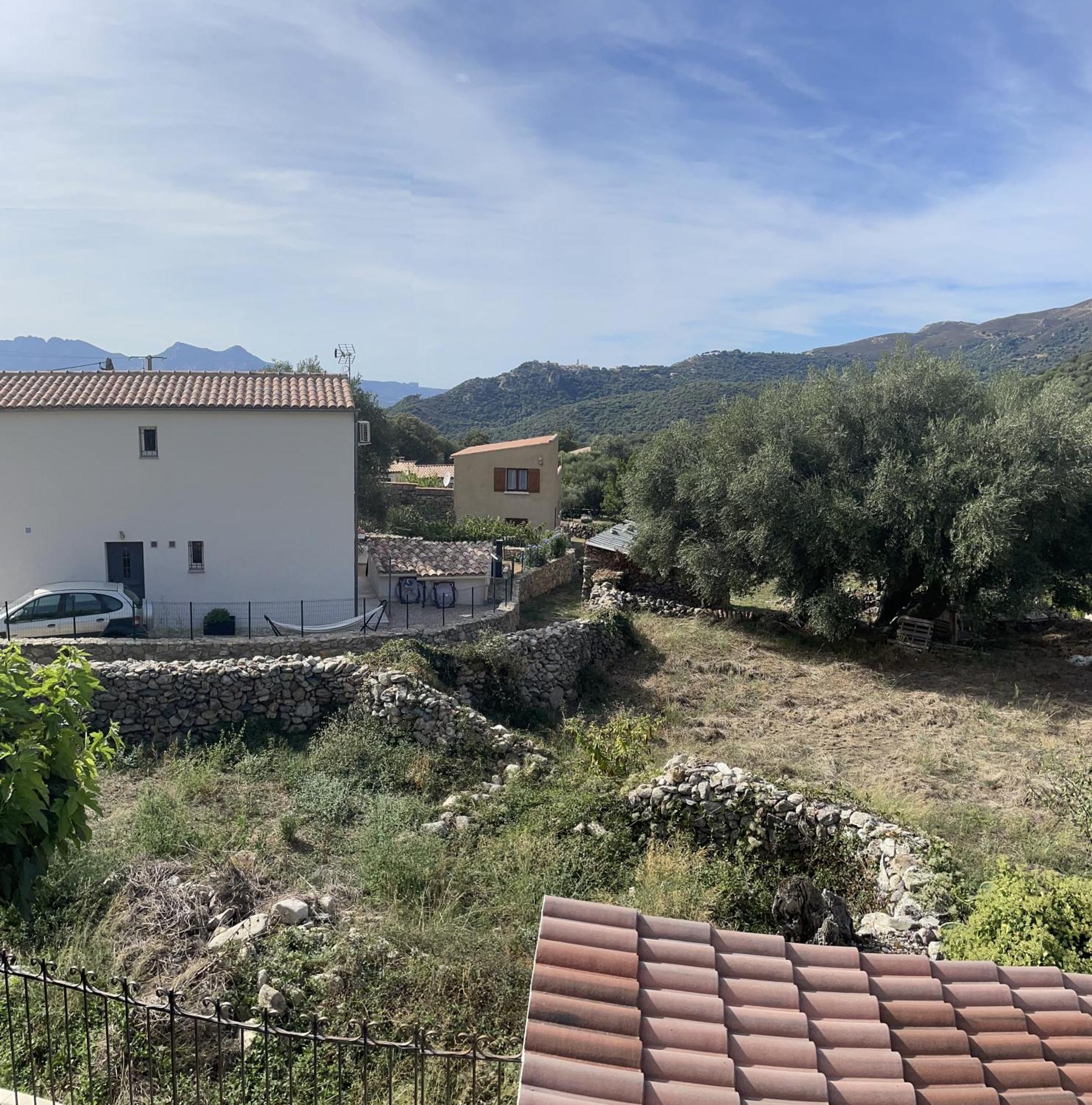 Zilia Casa Basgiu, Chambres Avec Balcon Et Table D'Hotes المظهر الخارجي الصورة